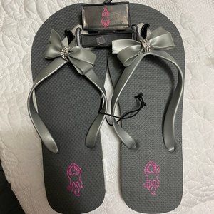 TORRID 11W women’s sz 11 wide bow flip flops NEW!!